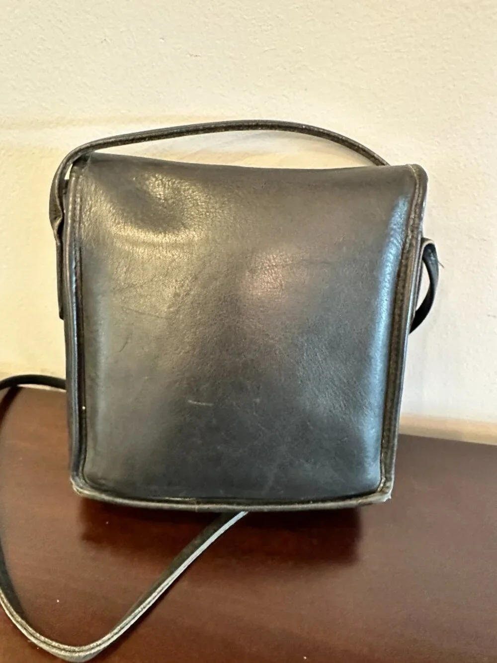 Vintage COACH 9620 Compact Pouch Black Glovetanned Leather Crossbody USA Made